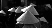 Le chapeau conique, un emblème... multifonctionnel Le chapeau conique, un emblème... multifonctionnel